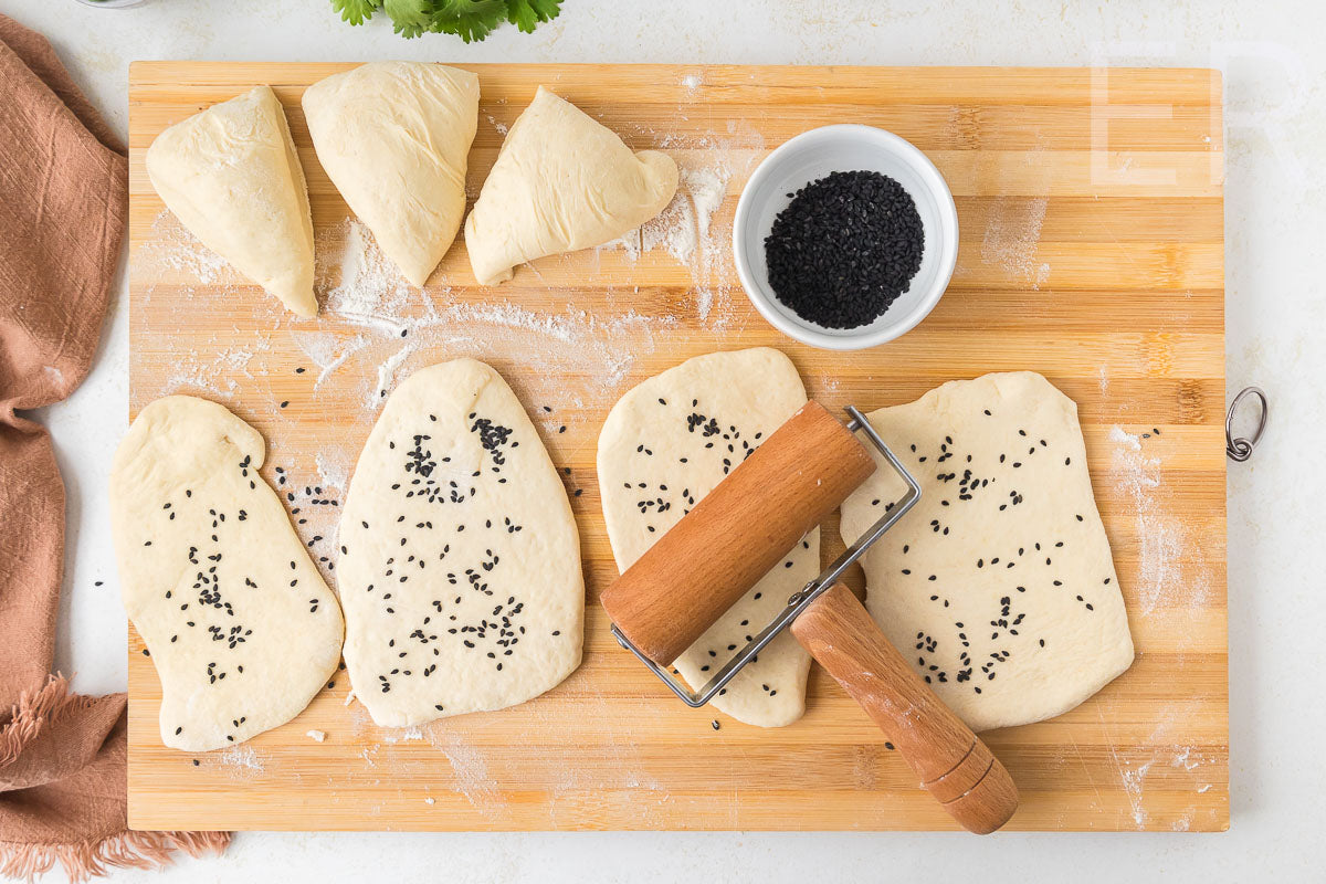 Easy Homemade Black Sesame Naan 🫓