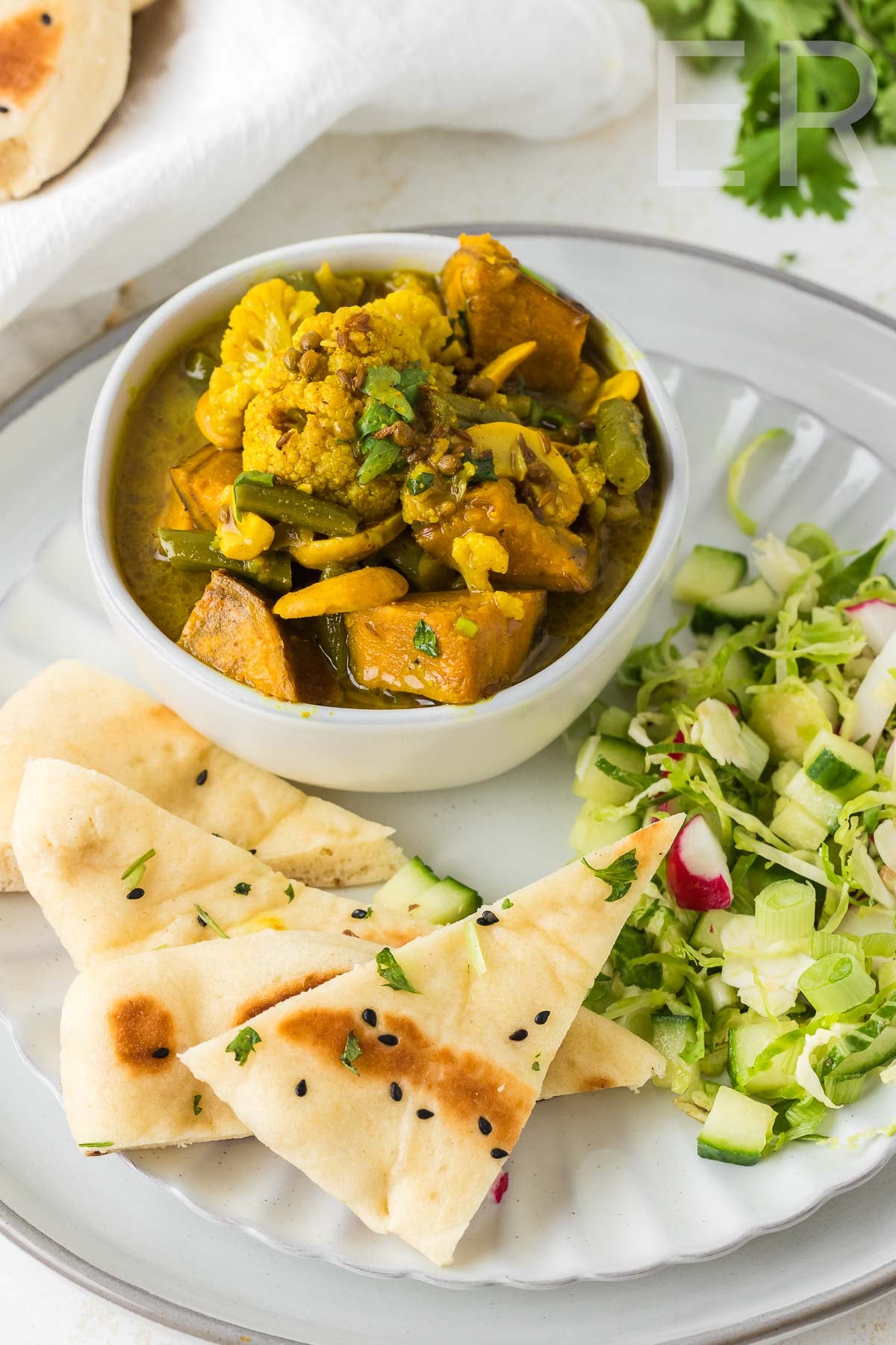 Sweet Potato, Cauliflower, and Green Bean Curry 🍠