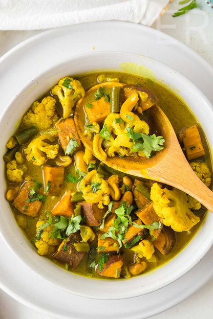 Sweet Potato, Cauliflower, and Green Bean Curry 🍠