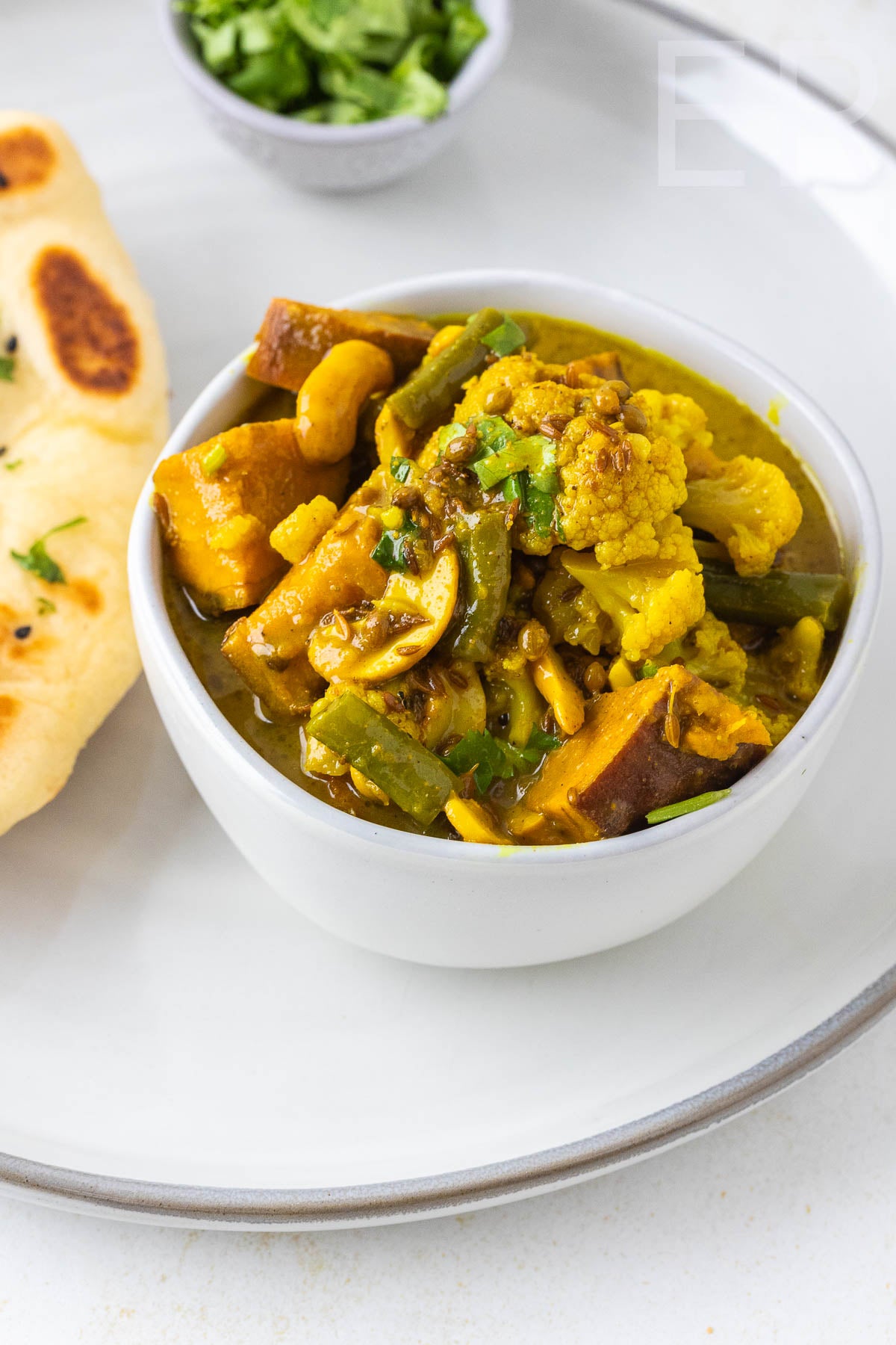 Sweet Potato, Cauliflower, and Green Bean Curry 🍠