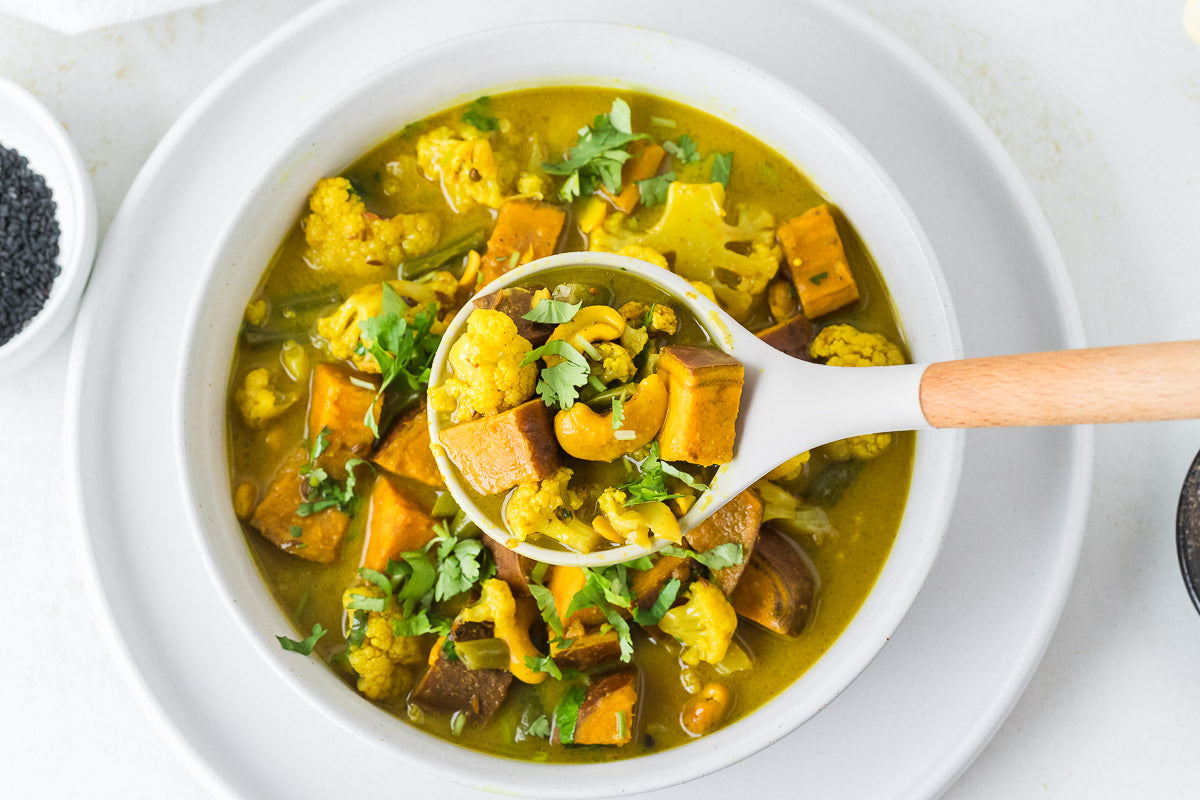 Sweet Potato, Cauliflower, and Green Bean Curry 🍠