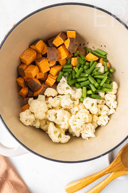 Sweet Potato, Cauliflower, and Green Bean Curry 🍠